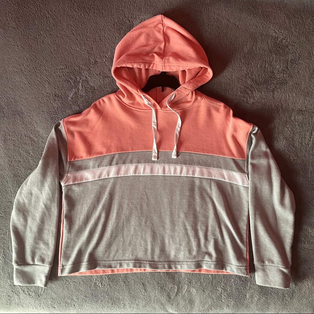 COLOR BLOCK HOODED SWEATSHIRT